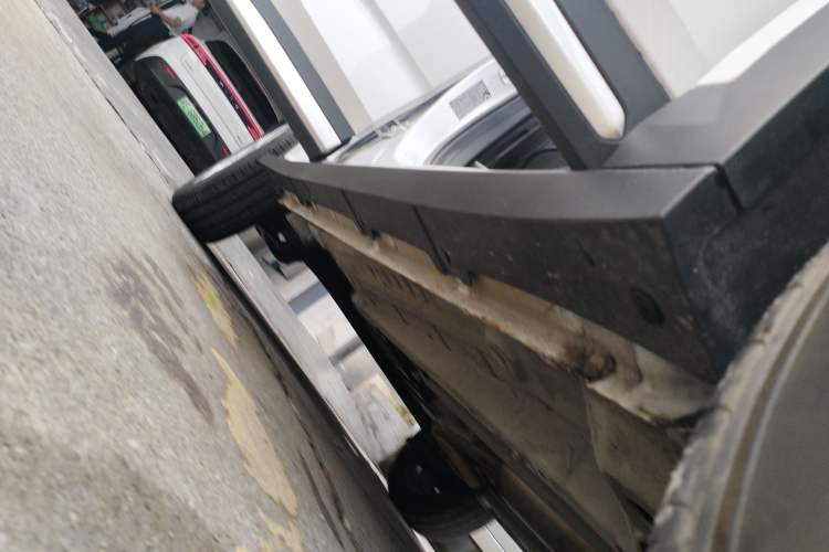 Used Wuling Alvez 2022 1.5L Manual Free-Style Model Right Side Sill