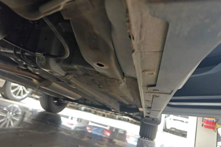 Used Wuling Alvez 2022 1.5L Manual Free-Style Model Right Side Sill