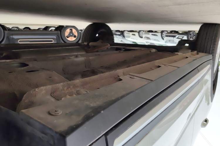 Used Wuling Alvez 2022 1.5L Manual Free-Style Model Right Side Sill