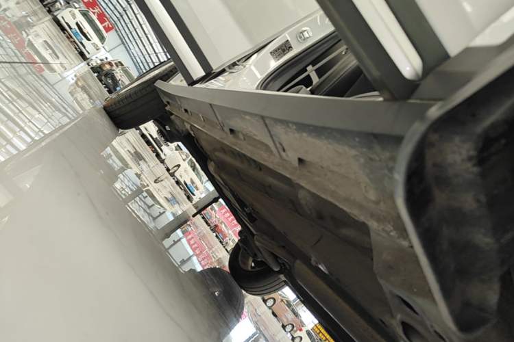 Used Wuling Alvez 2022 1.5L CVT Comfort Edition Right Side Sill