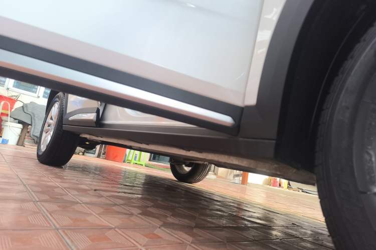 Used Wuling Alvez 2022 1.5L CVT Comfort Edition Right Side Sill