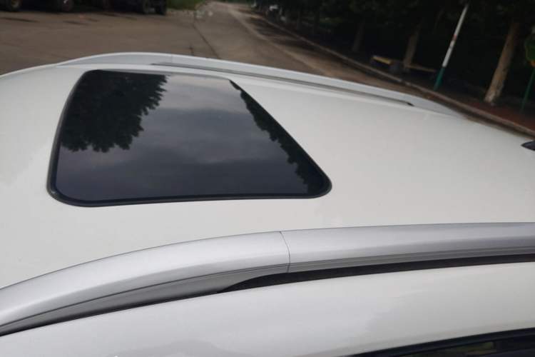 Used Wuling Alvez 2022 1.5L Manual Comfort Version Roof