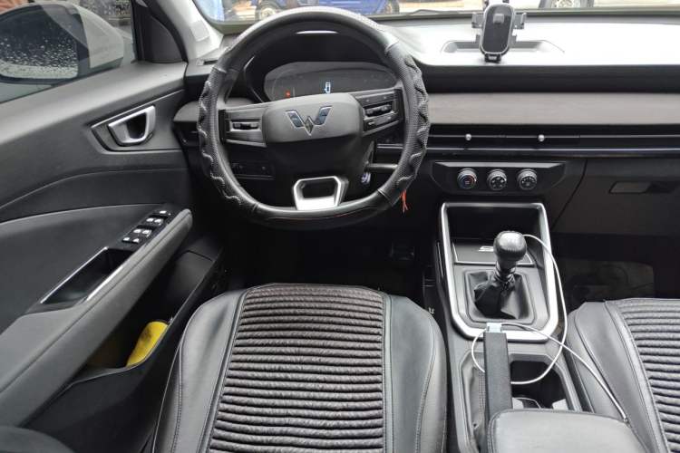 Used Wuling Alvez 2022 1.5L Manual Free-Style Model Steering Wheel