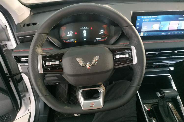 Used Wuling Alvez 2022 1.5T CVT Trendy & Cool Edition Steering Wheel