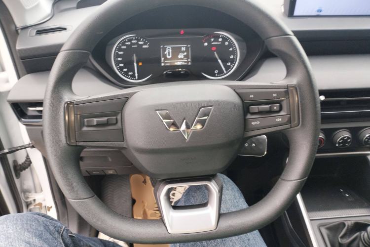 Used Wuling Alvez 2022 1.5L Manual Free-Style Model Steering Wheel