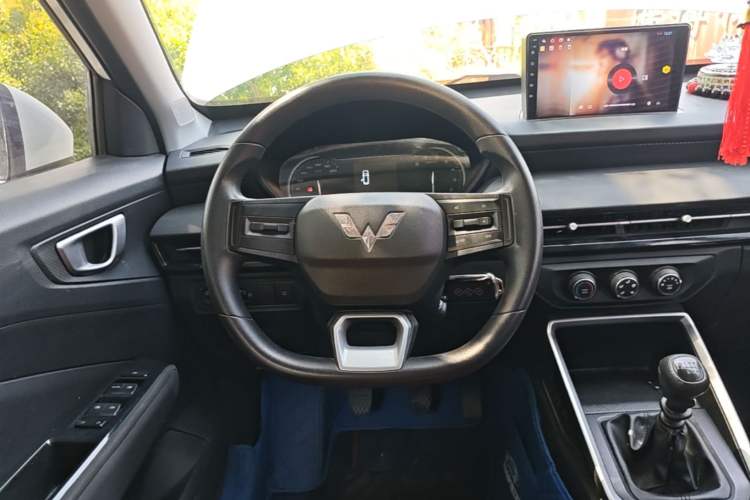 Used Wuling Alvez 2022 1.5L Manual Free-Style Model Steering Wheel