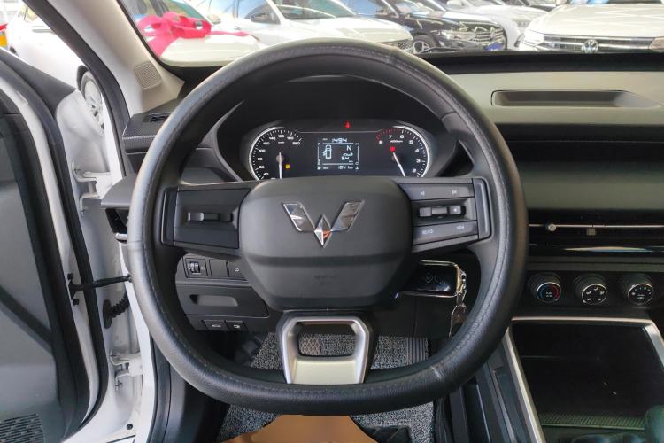 Used Wuling Alvez 2022 1.5L Manual Free-Style Model Steering Wheel