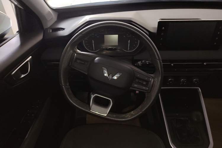 Used Wuling Alvez 2022 1.5L Manual Free-Style Model Steering Wheel