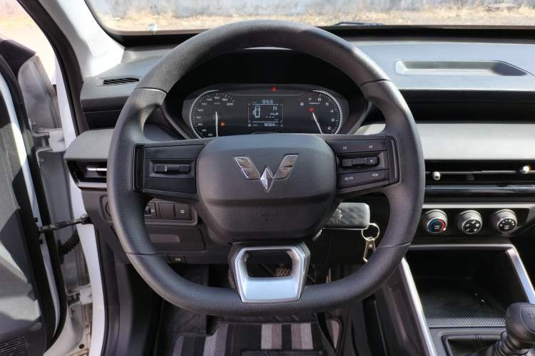 Used Wuling Alvez 2022 1.5L Manual Free-Style Model Steering Wheel