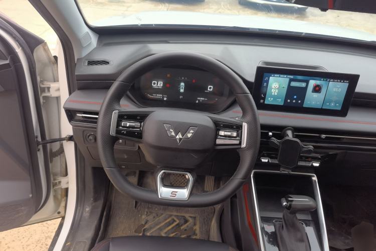 Used Wuling Alvez 2022 1.5T CVT Trendy & Cool Edition Steering Wheel