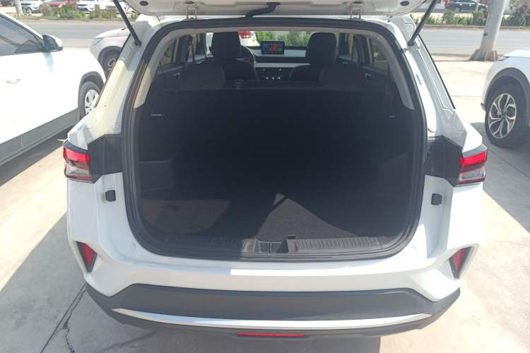 Used Wuling Alvez 2022 1.5L Manual Free-Style Model Trunk