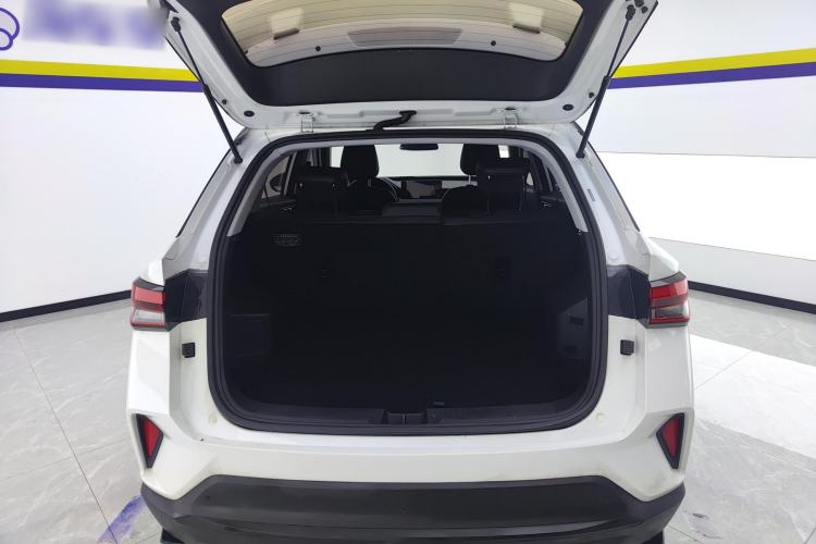 Used Wuling Alvez 2022 1.5L CVT Comfort Edition Trunk