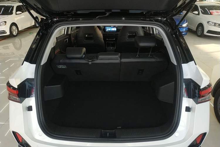 Used Wuling Alvez 2022 1.5T CVT Trendy & Cool Edition Trunk