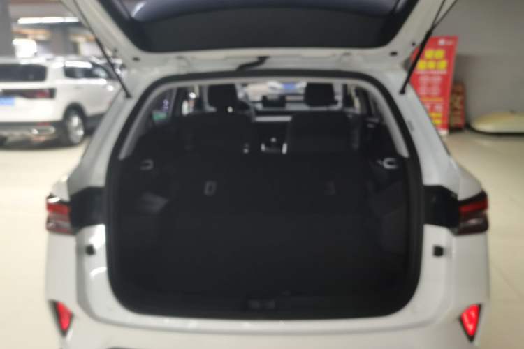 Used Wuling Alvez 2022 1.5L Manual Free-Style Model Trunk