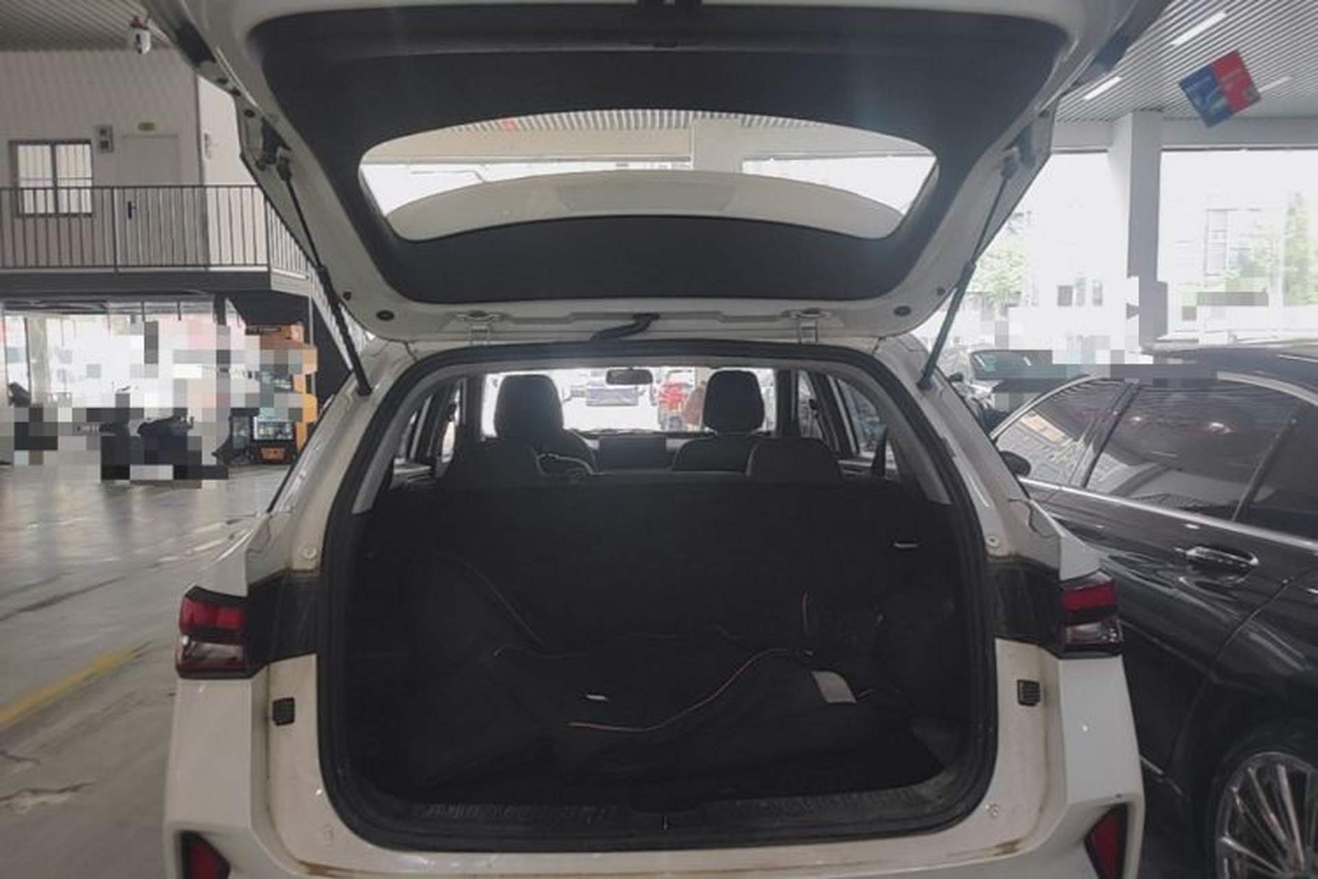 Used Wuling Alvez 2022 1.5L Manual Free-Style Model Trunk