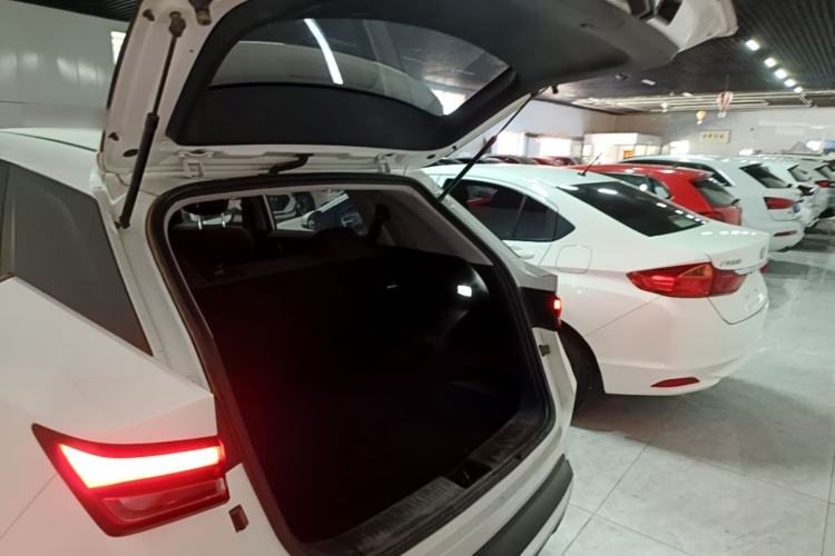 Used Wuling Alvez 2022 1.5L Manual Free-Style Model Trunk