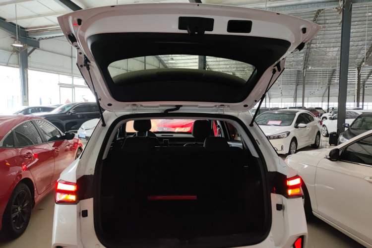 Used Wuling Alvez 2022 1.5L Manual Free-Style Model Trunk