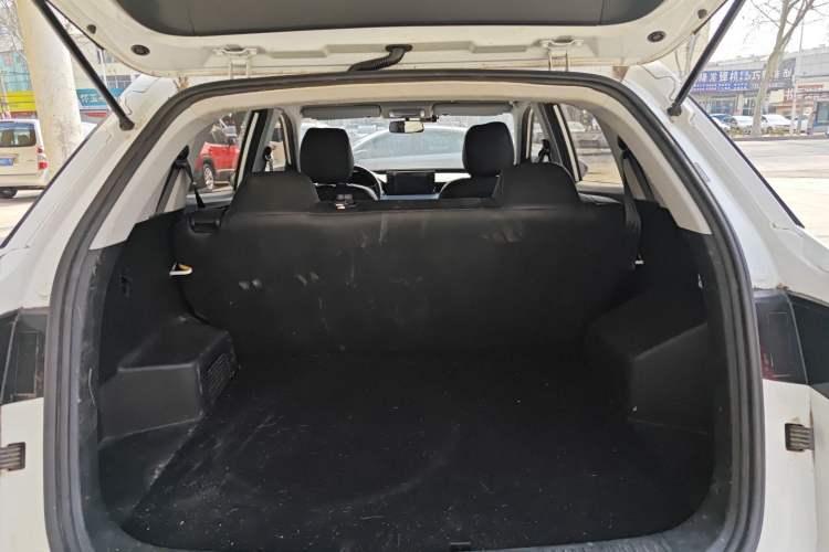 Used Wuling Alvez 2022 1.5L Manual Free-Style Model Trunk