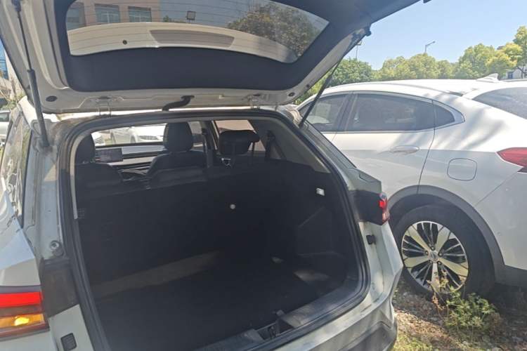 Used Wuling Alvez 2022 1.5L CVT Comfort Edition Trunk