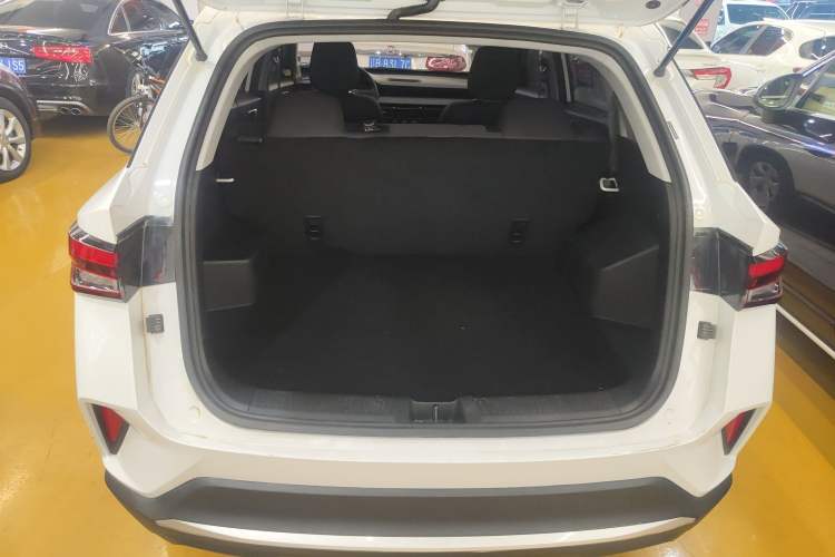 Used Wuling Alvez 2022 1.5L Manual Free-Style Model Trunk