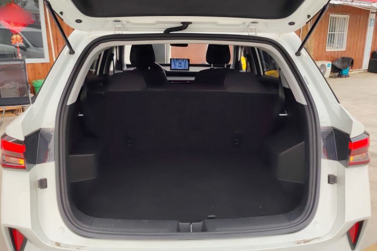 Used Wuling Alvez 2022 1.5L Manual Free-Style Model Trunk