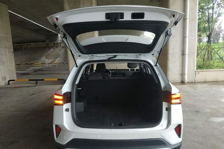 Used Wuling Alvez 2022 1.5L Manual Free-Style Model Trunk