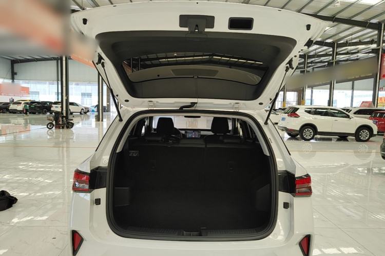 Used Wuling Alvez 2022 1.5L CVT Comfort Edition Trunk