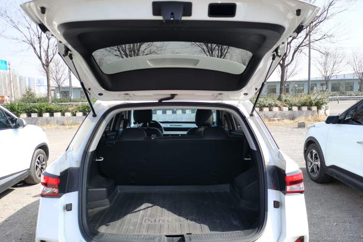 Used Wuling Alvez 2022 1.5L Manual Free-Style Model Trunk