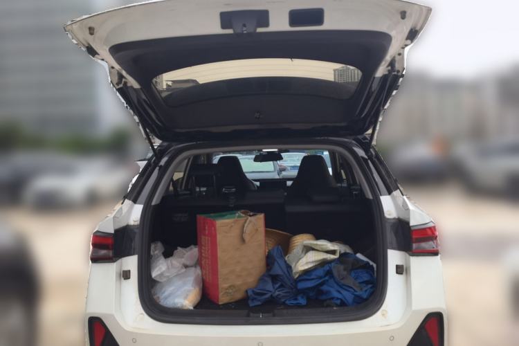 Used Wuling Alvez 2022 1.5T CVT Trendy & Cool Edition Trunk