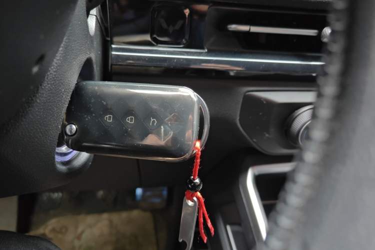 Used Wuling Alvez 2022 1.5L Manual Free-Style Model Vehicle Key