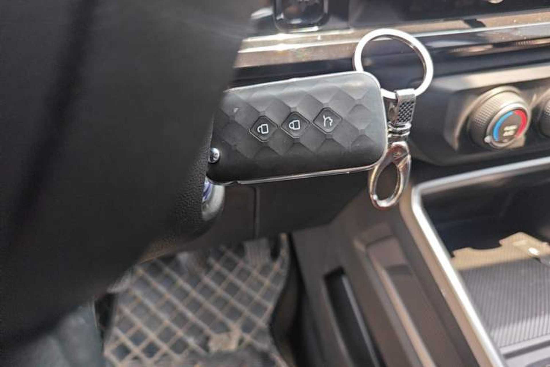 Used Wuling Alvez 2022 1.5L Manual Free-Style Model Vehicle Key