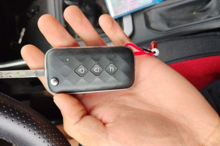 Used Wuling Alvez 2022 1.5L Manual Free-Style Model Vehicle Key