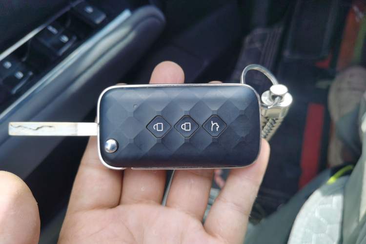 Used Wuling Alvez 2022 1.5L Manual Free-Style Model Vehicle Key