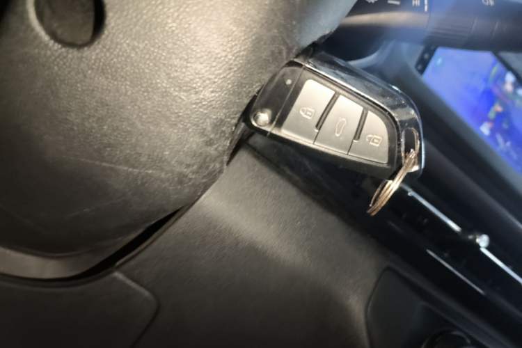 Used Wuling Alvez 2022 1.5L Manual Free-Style Model Vehicle Key