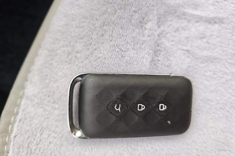 Used Wuling Alvez 2022 1.5T CVT Trendy & Cool Edition Vehicle Key