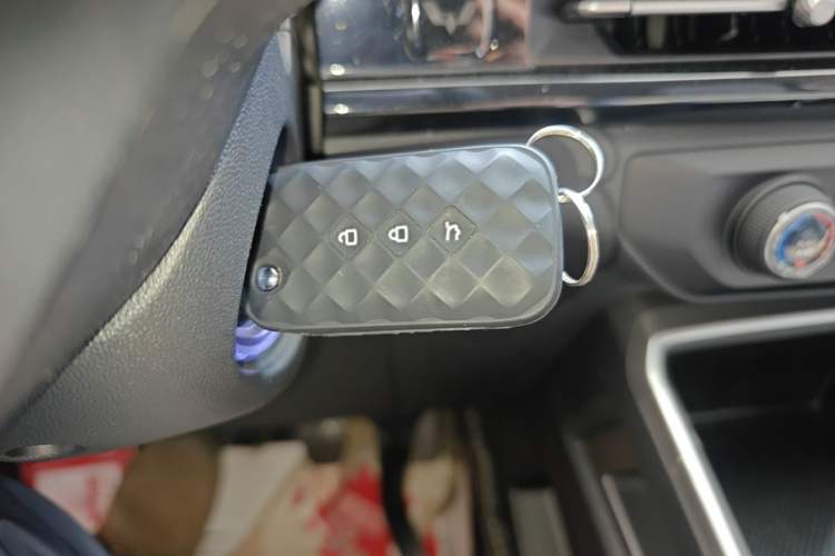 Used Wuling Alvez 2022 1.5L Manual Free-Style Model Vehicle Key