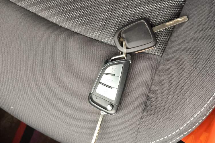 Used Wuling Alvez 2022 1.5L Manual Free-Style Model Vehicle Key