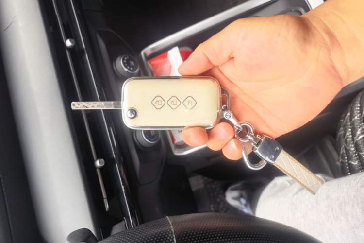 Used Wuling Alvez 2022 1.5L Manual Free-Style Model Vehicle Key
