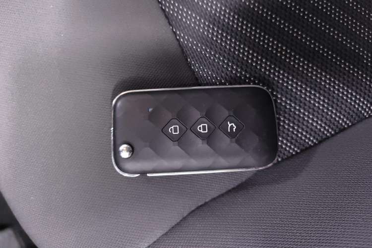 Used Wuling Alvez 2022 1.5L Manual Free-Style Model Vehicle Key