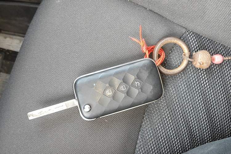 Used Wuling Alvez 2022 1.5L Manual Free-Style Model Vehicle Key