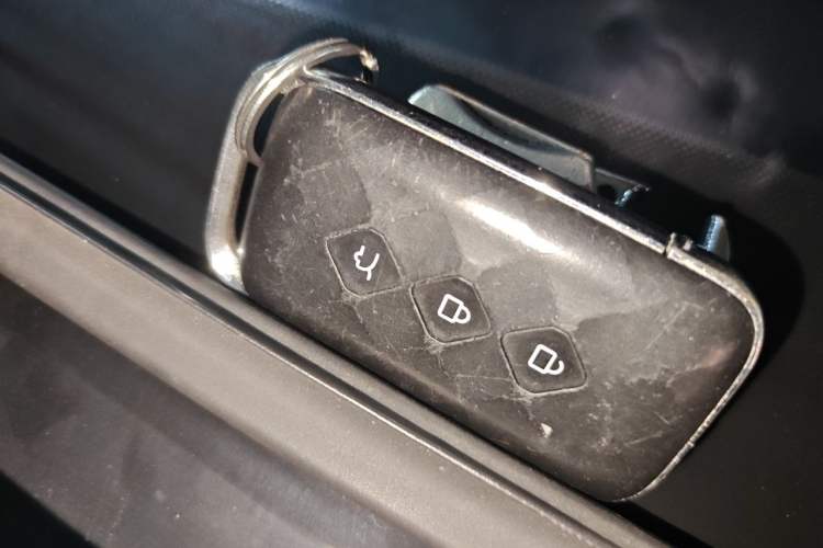 Used Wuling Alvez 2022 1.5T CVT Trendy & Cool Edition Vehicle Key