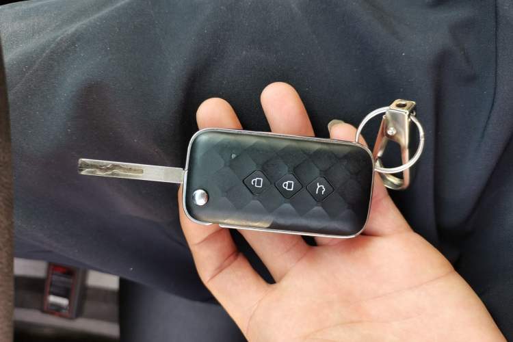 Used Wuling Alvez 2022 1.5L Manual Free-Style Model Vehicle Key