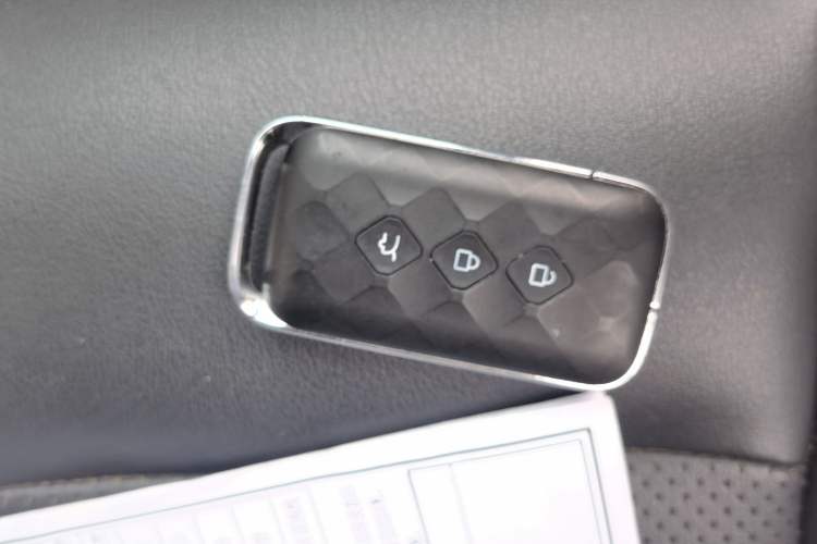 Used Wuling Alvez 2022 1.5T CVT Trendy & Cool Edition Vehicle Key