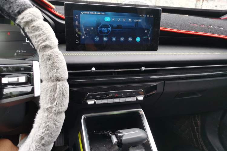 Used Wuling Alvez 2022 1.5T CVT Trendy & Cool Edition Audio And AC Panel