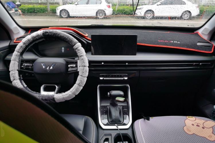 Used Wuling Alvez 2022 1.5T CVT Trendy & Cool Edition Center Console