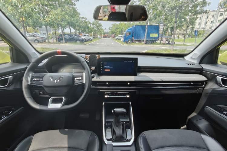 Used Wuling Alvez 2022 1.5L CVT Comfort Edition Interior 2