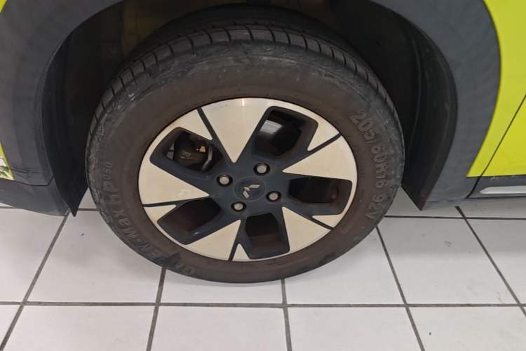 Used Wuling Alvez 2022 1.5L CVT Comfort Edition Left Front Wheel Hub