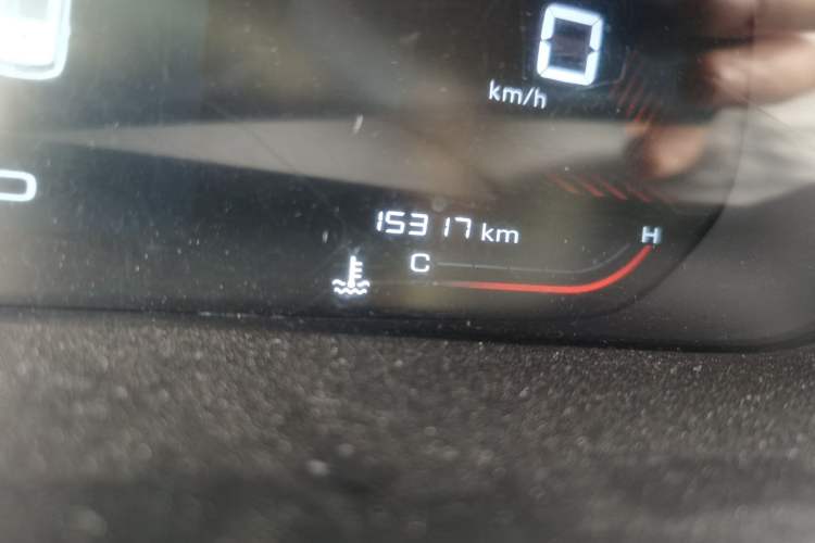 Used Wuling Alvez 2022 1.5T CVT Trendy & Cool Edition Odometer Close Up
