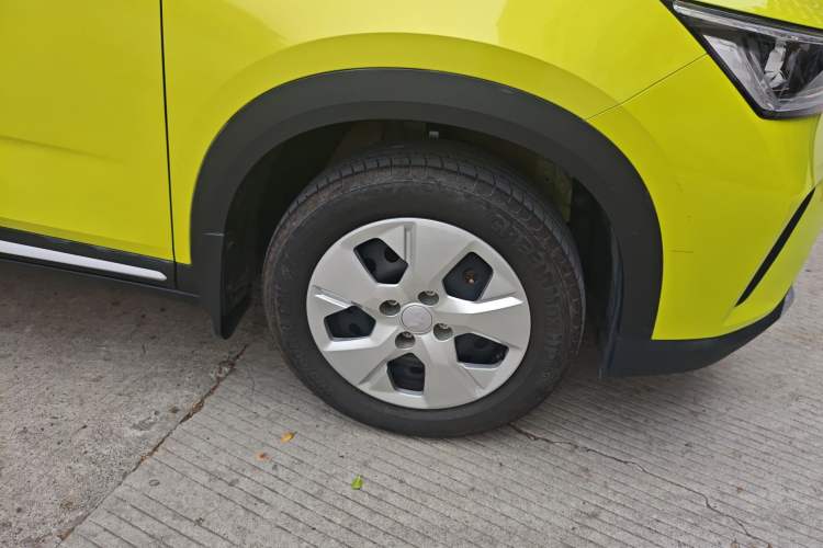 Used Wuling Alvez 2022 1.5L Manual Free-Style Model Right Front Wheel Hub