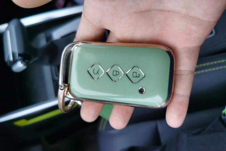 Used Wuling Alvez 2022 1.5T CVT Trendy & Cool Edition Vehicle Key